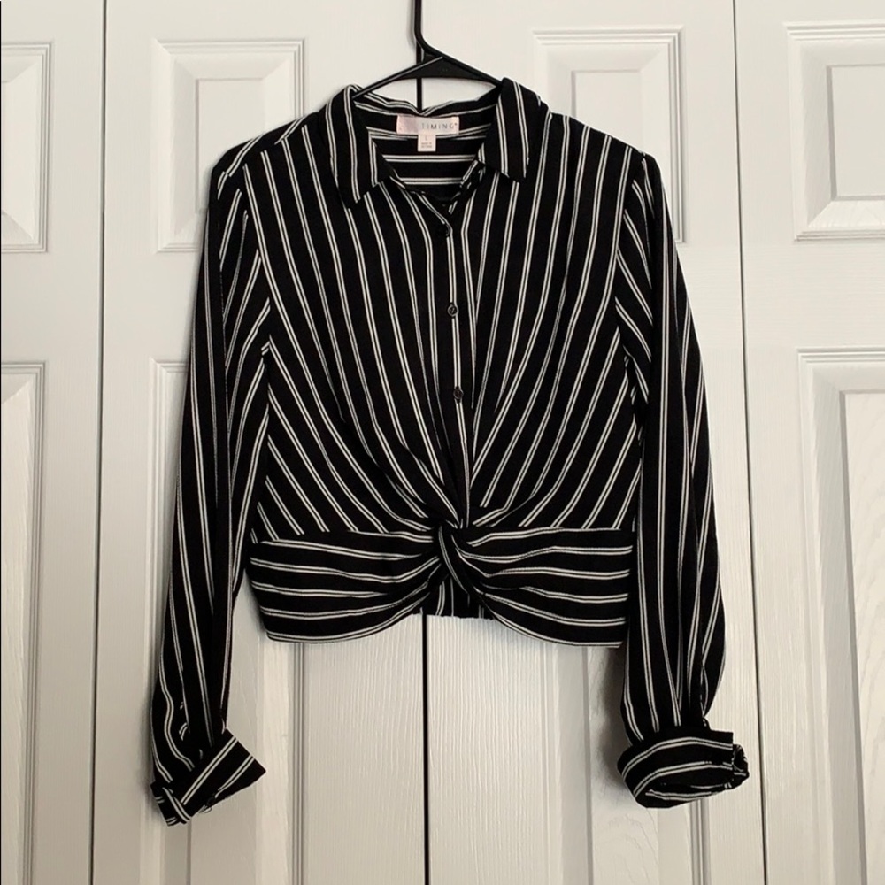 TIMING size L business B&W short blouse
